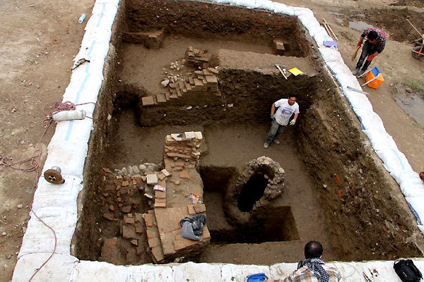 فضاهای معماری و ظروف سفالی و شیشه ای از شهر قدیم آمل کشف شد