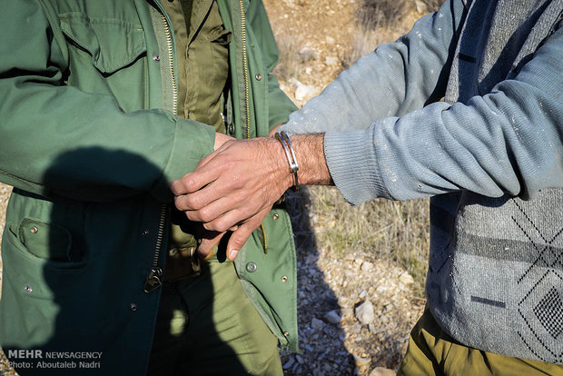 دستگیری متخلف شکار و صید توسط یگان حفاظت محیط زیست تنگستان