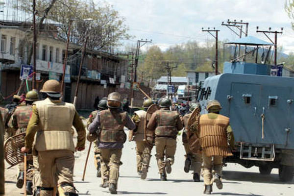 کشته شدن ۳ نظامی هندی در کشمیر