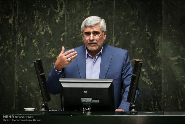 محمد فرهادی وزیر علوم در صحن مجلس