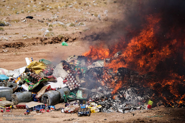 امحا محموله 20 تنی کالای قاچاق غیرقابل استفاده در کرمان