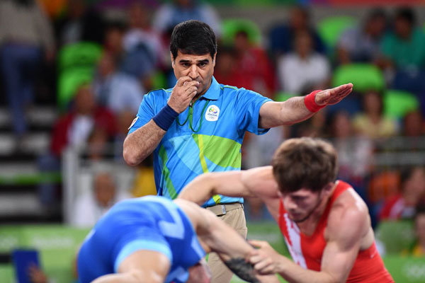 تبعیض بین داوران حاضر در المپیک/ چرا عملکرد خوب امامی دیده نشد؟ محمد ابراهیم امامی داور کشتی