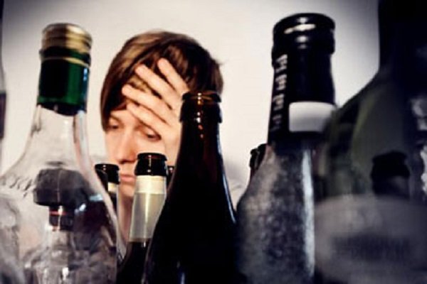 خطر نابینایی با مصرف مشروبات الکلی دست ساز