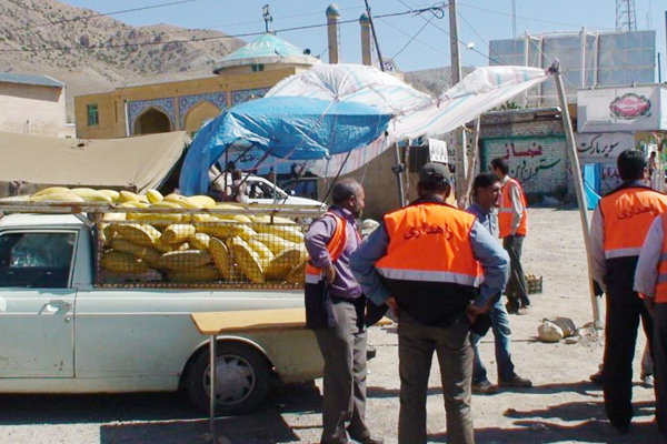 دست فروشان کنار جاده 