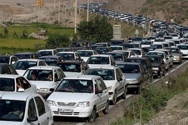 ترافیک نیمه سنگین در آزادراه تهران - کرج/بارش باران در اردبیل