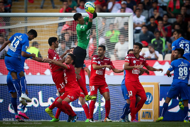 بی سروسامانی در استقلال و پرسپولیس/ ۸ میلیارد برای چند نیمکتنشین دیدار تیم های استقلال تهران و پرسپولیس تهران