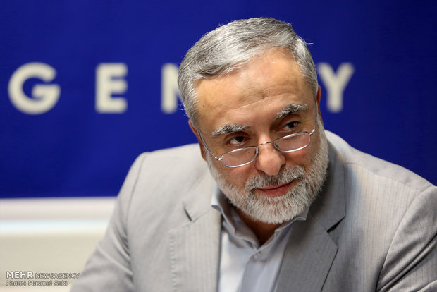 حضور محمدحسین رجبی دوانی در جلسه رونمایی از کتاب خورشید مدار 66 درجه