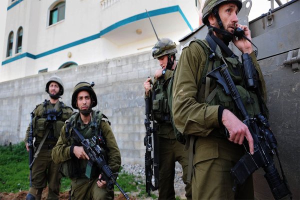 یورش گسترده صهیونیستها به کرانه باختری/۱۲ فلسطینی بازداشت شدند