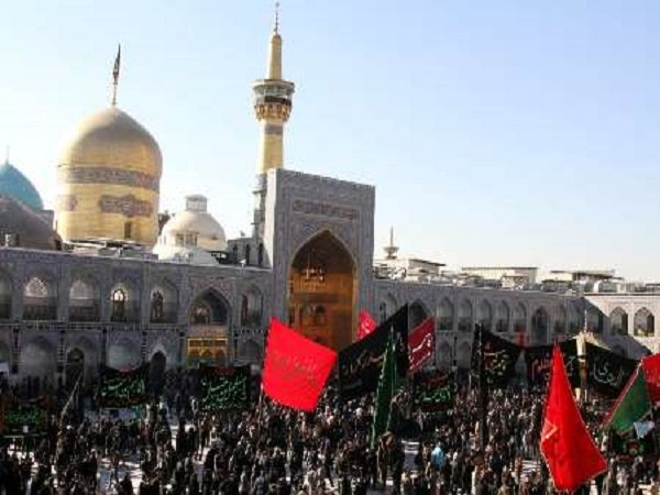 پرچم‌های حسینی به نشانه رهرو راه بودن در مشهد به اهتزاز درآمد