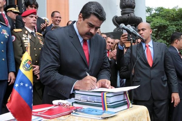 نیکلاس مادورو امضای بودجه 