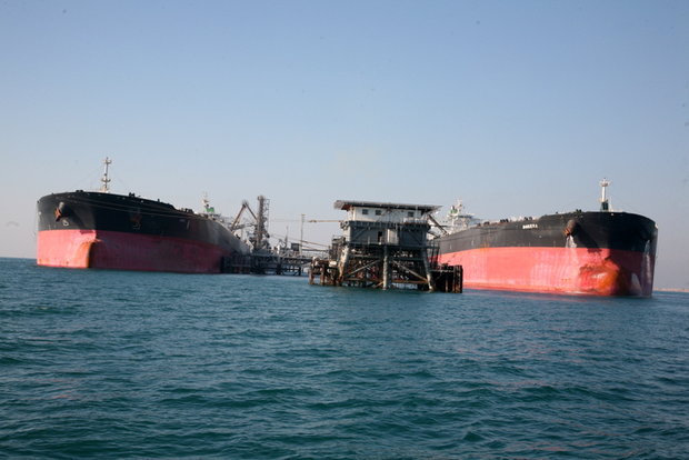 عملیات پهلودهی ۴ فروند نفتکش پهن‌پیکر در خارگ با موفقیت انجام شد