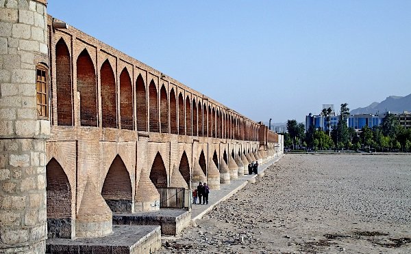 بزرگترین سد اصفهان آب ندارد/ اجرای طرح مدیریت میلیمتری آب
