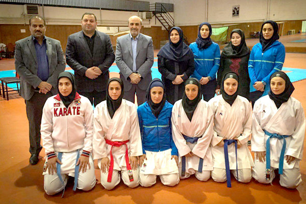 محمود گودرزی در تمرین تیم ملی کاراته بانوان