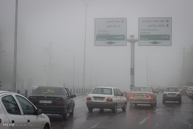 ترافیک نیمه سنگین در باند جنوبی آزادراه کرج-قزوین/ مه در فیروزکوه