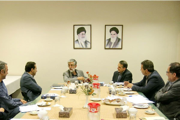 جلسه شورای سیاستگذاری چهارمین جایزه فرهنگستان زبان و ادب فارسی در نمایشگاه مطبوعات
