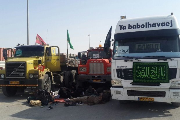 معطلی ۱۰۰۰ دستگاه کامیون حامل کمک های مردمی اربعین در مرز مهران