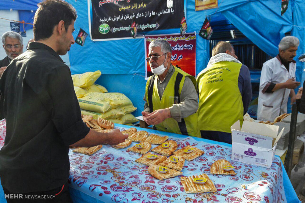 پذیرایی از زائران اربعین حسینی در موکب گلستان