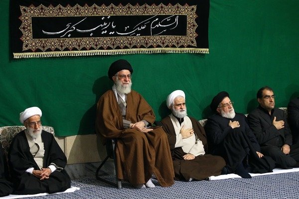 مراسم عزاداری هیئتهای دانشجویی در حضور رهبر انقلاب برگزار شد مراسم عزاداری هیئتهای دانشجویی در حضور رهبر انقلاب برگزار شد