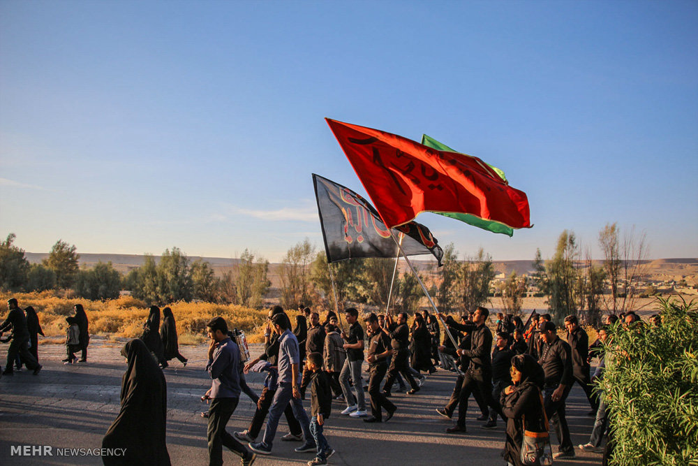 قدمهای عاشورایی در مسیر عاشقی؛ تنها یک «یا حسین(ع)» فاصله است 3 پایگاه خبری ججین پایگاه خبر ججین