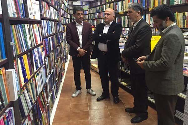 دیدار صالحی از کتابفروشی در شیراز
