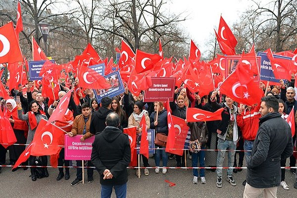 تظاهرات ترک ها در فرانسه