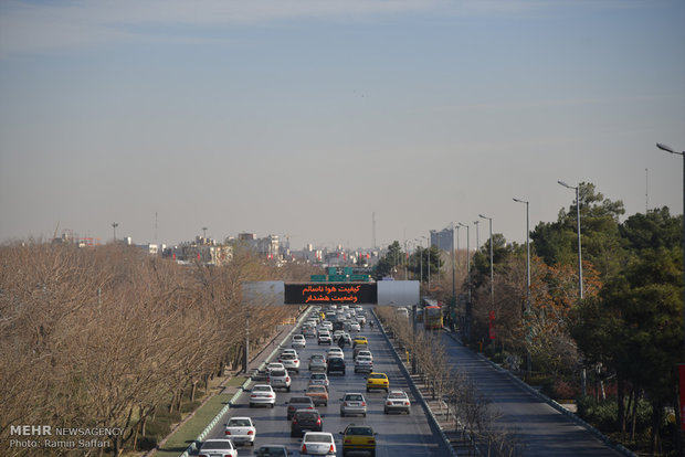 شاخص آلودگی هوا همچنان افزایش می یابد/ تردد خودروها عامل اصلی