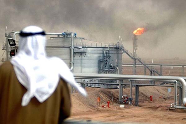 عربستان روزانه نیم میلیون بشکه از تولید نفت خود می‎‏کاهد
