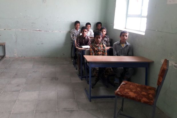 مدارس جنوب کرمان بخاری ندارند/ سیلی سرد زمستان برصورت دانش‌آموزان