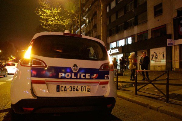 گروگانگیری در «پاریس»/ مردی مسلح هفت نفر را گروگان گرفت