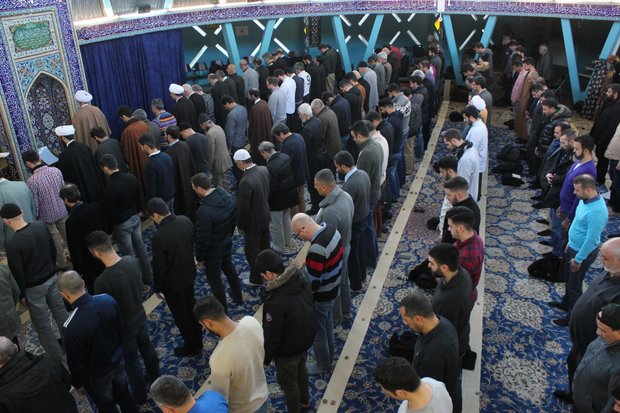 جلوه­ بندگی صاحبان خرد در اقامه نماز/اهمیت نماز دربین سایر عبادات