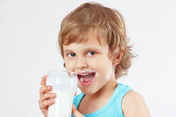 مصرف شیرکامل به مبارزه با چاقی در کودکان کمک می کند