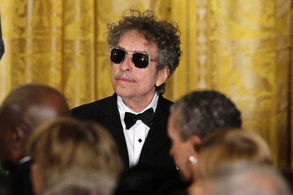 باب دیلن متن سخنرانی نوبل را نوشت/ سخنران مشخص نیست!