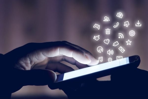 چه طور اعتیاد به گوشی را ترک کنیم؟ 2 پایگاه خبری ججین پایگاه خبر ججین