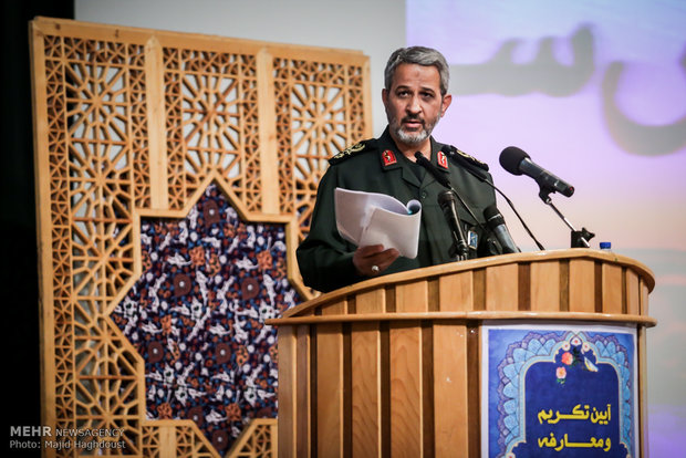 مردم ایران در اوج عزت‌ هستند/ انتقاد از سلفی گرفتن نمایندگان سردار غیب پرور