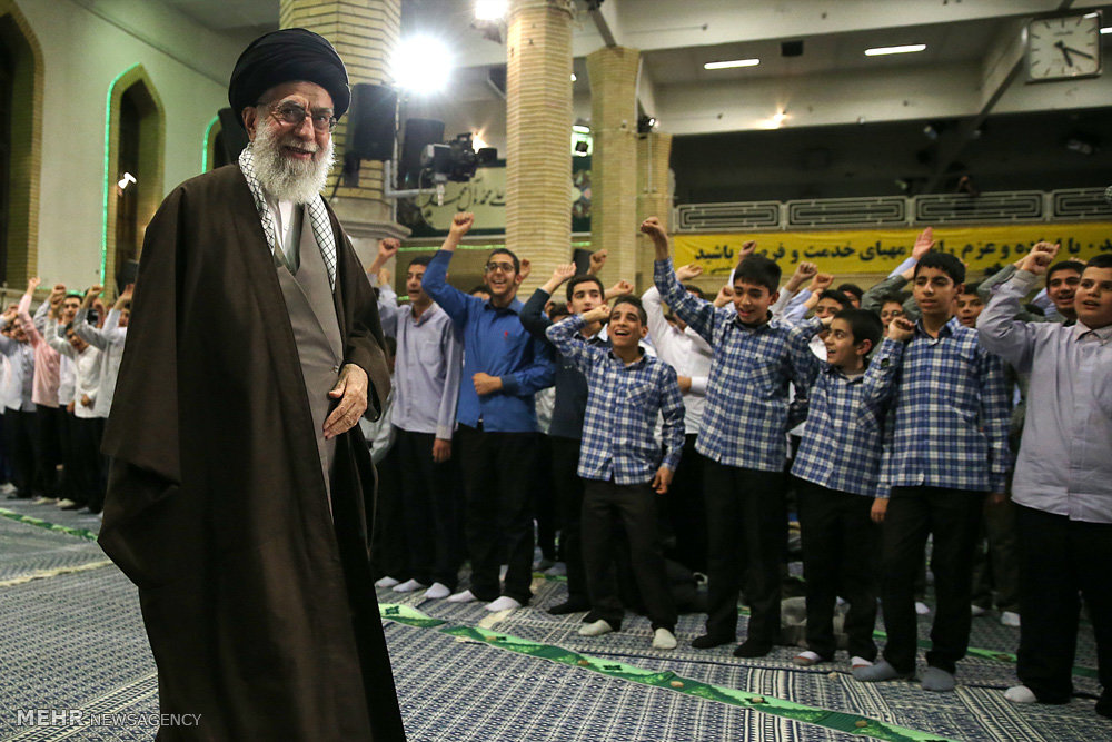 مراسم جشن تکلیف دانش آموزان در حسینیه امام خمینی(ره)