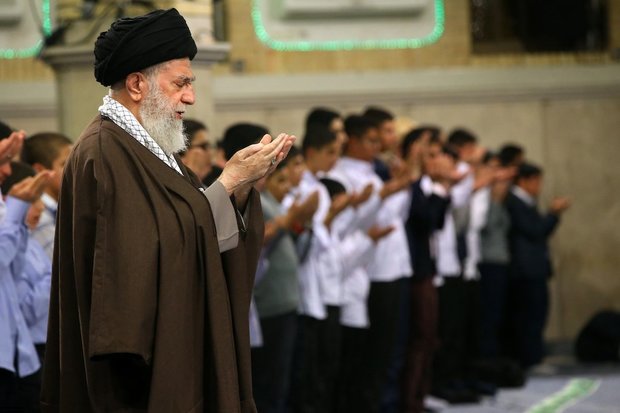Takleef ceremony held for students with Supreme Leader in attendance