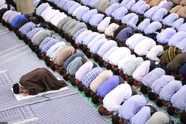 Takleef ceremony held for students with Supreme Leader in attendance