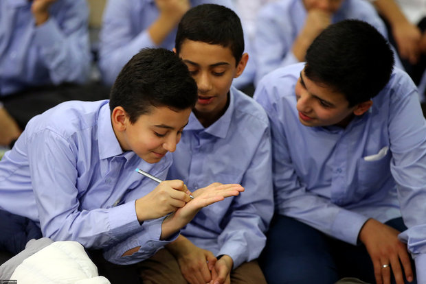 Takleef ceremony held for students with Supreme Leader in attendance