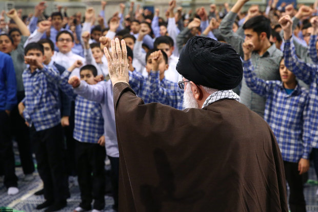 Takleef ceremony held for students with Supreme Leader in attendance