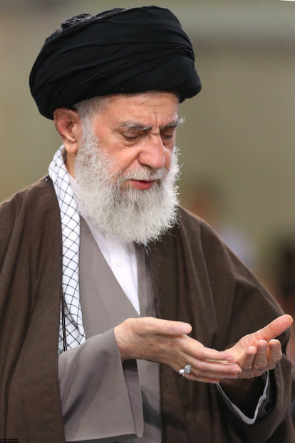 Takleef ceremony held for students with Supreme Leader in attendance