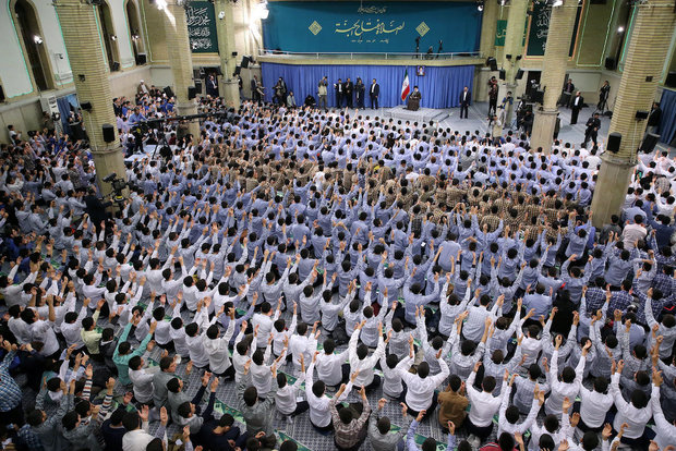 Takleef ceremony held for students with Supreme Leader in attendance
