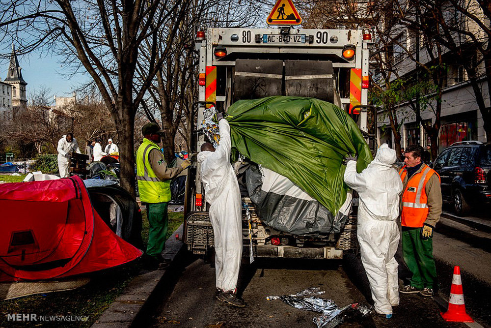 جمع آوری چادرهای پناهجویان در پاریس‎