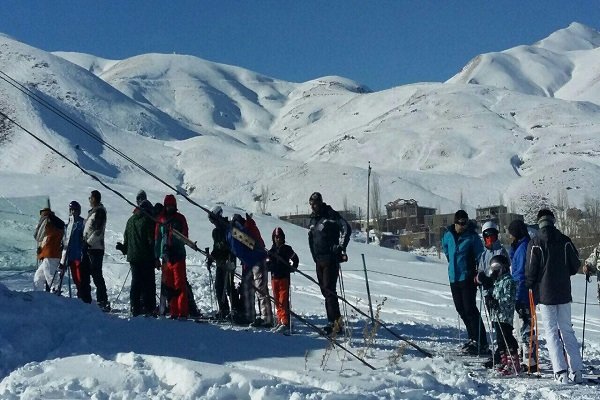 تعطیلی قطب ورزش های زمستانی کشور/پیست اسکی کوهرنگ در انتظار برف