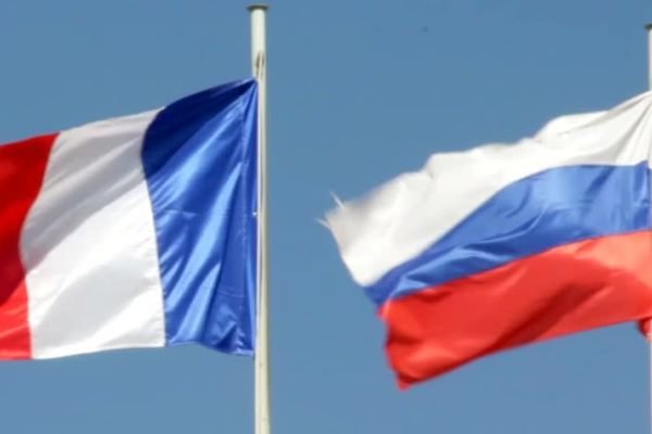 پرچم روسیه و فرانسه