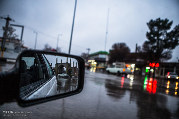 انعکاس / تصاویر ثبت شده از حال و هوای شهر قزوین در روزهای بارانی.