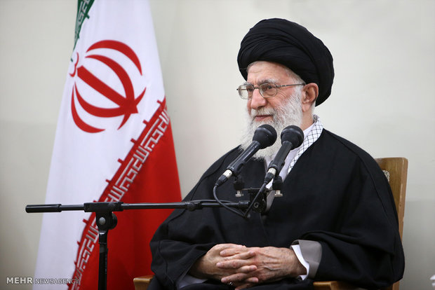 امریکاییها و برخی کشورهای منطقه، بهدنبال نابودی داعش نیستند دیدار جمعی از نخبگان، مدال آوران و اساتید دانشگاه صنعتی شریف با رهبر انقلاب