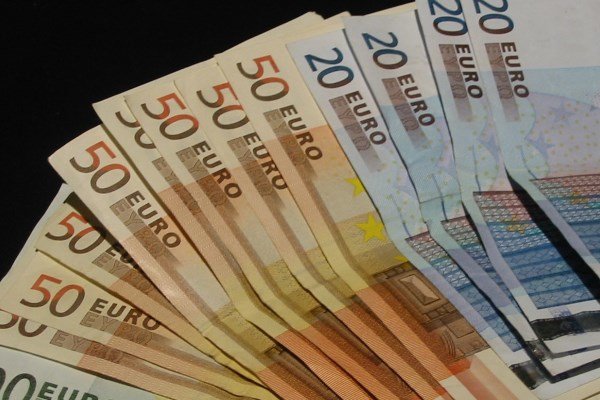 جمهوری چک در حال پیوستن به واحد پول یورو است