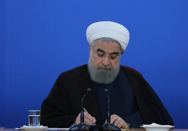 روحانی قهرمانی تیم ملی وزنه برداری در مسابقات آسیایی را تبریک گفت
