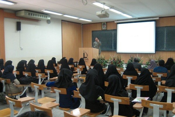 تحصیل بیش از ۵۲۲ دانشجوی غیرایرانی در رشته زبان و ادبیات فارسی