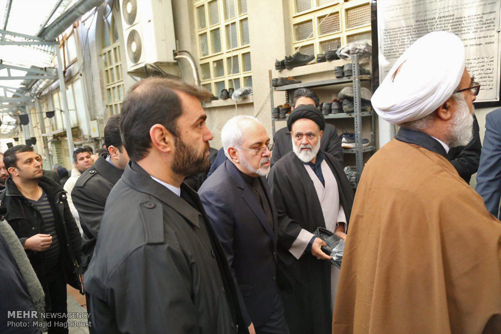 حضور مقامات کشوری در حسینیه جماران